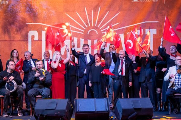 Başkan Tugay: Bayramları kutlamak en çok bu şehre ... Başkan Tugay: Bayramları kutlamak en çok bu şehre ...