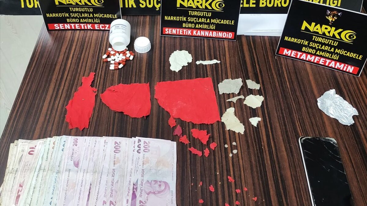 Üst aramasında yakalandı… Üstünden ecza deposu çıktı!