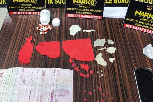 Üst aramasında yakalandı… Üstünden ecza depo... Üst aramasında yakalandı… Üstünden ecza depo...