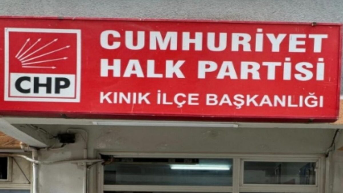 CHP Kınık’ta görevden alma sonrası ilçe başkanı seçildi CHP Kınık’ta görevden alma sonrası ilçe başkanı seçildi