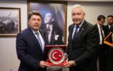 Bakan Tunç’tan CHP’li başkana sürpriz ziyaret! Bakan Tunç’tan CHP’li başkana sürpriz ziyaret!