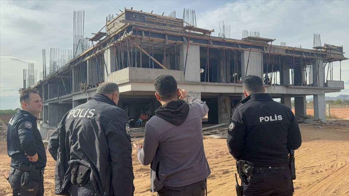 İnşaattan düşen işçi yaralandı