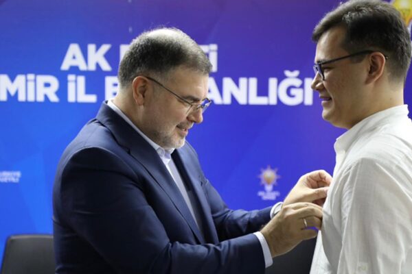 Türkmen vatandaşlar, AK Parti İzmir’e katıld... Türkmen vatandaşlar, AK Parti İzmir’e katıld...