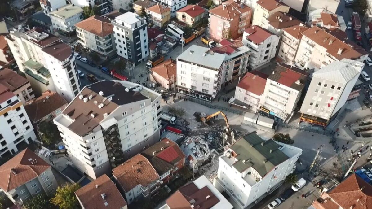 16 bina tahliye edildi: Zemin analizi yapılıyor