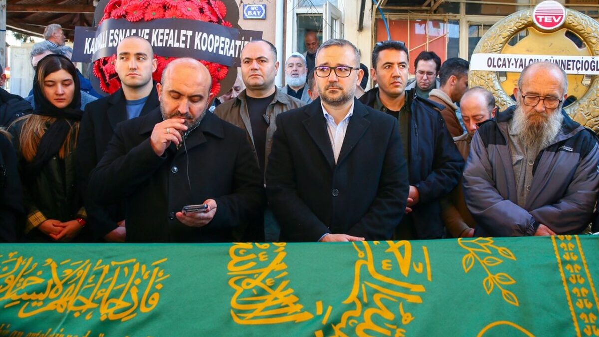 TCMB Başkanı Karahan’ın annesi Uşak’ta toprağa verildi TCMB Başkanı Karahan’ın annesi Uşak’ta toprağa verildi