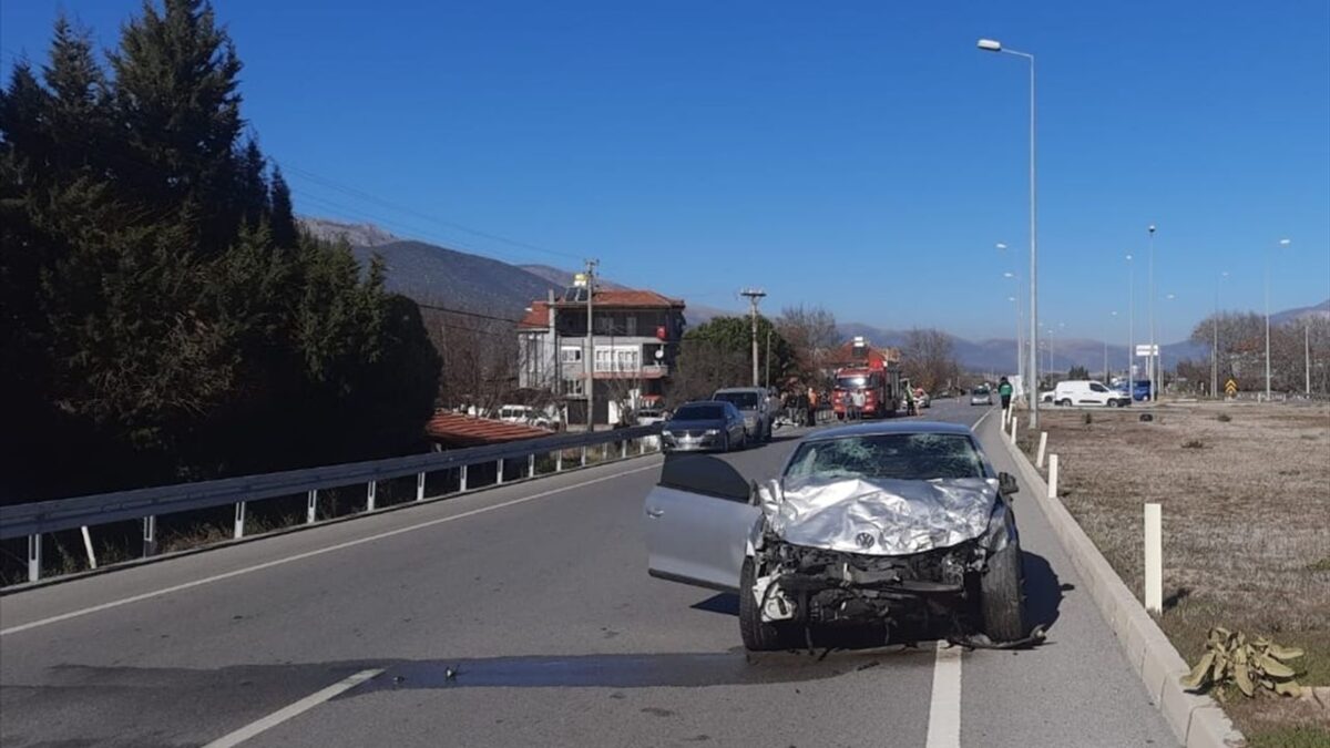 Otomobiller çarpıştı: Feci kazada 1 can kaybı!