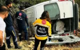 Minibüs şarampole devrildi: Ölü ve yaralılar var!