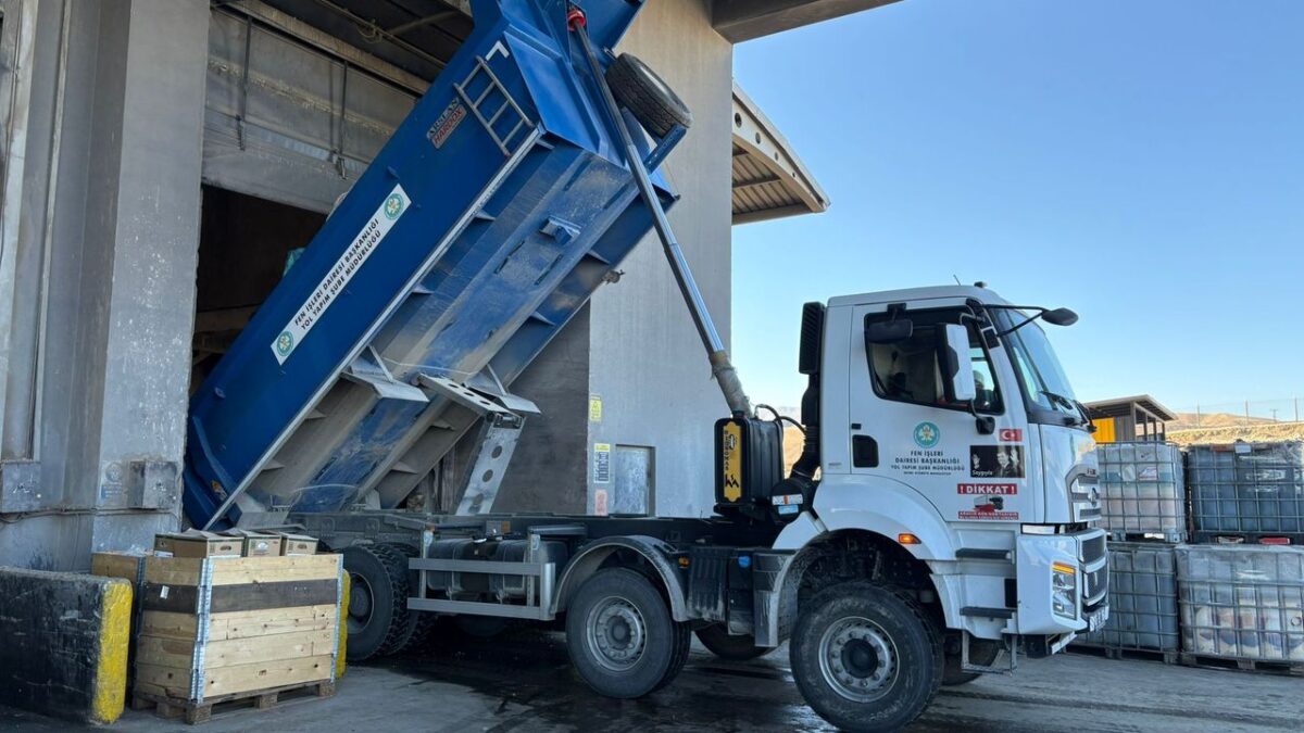 Manisa’da 15 ton atık ilaç doğaya karışmadan imha edildi Manisa’da 15 ton atık ilaç doğaya karışmadan imha edildi