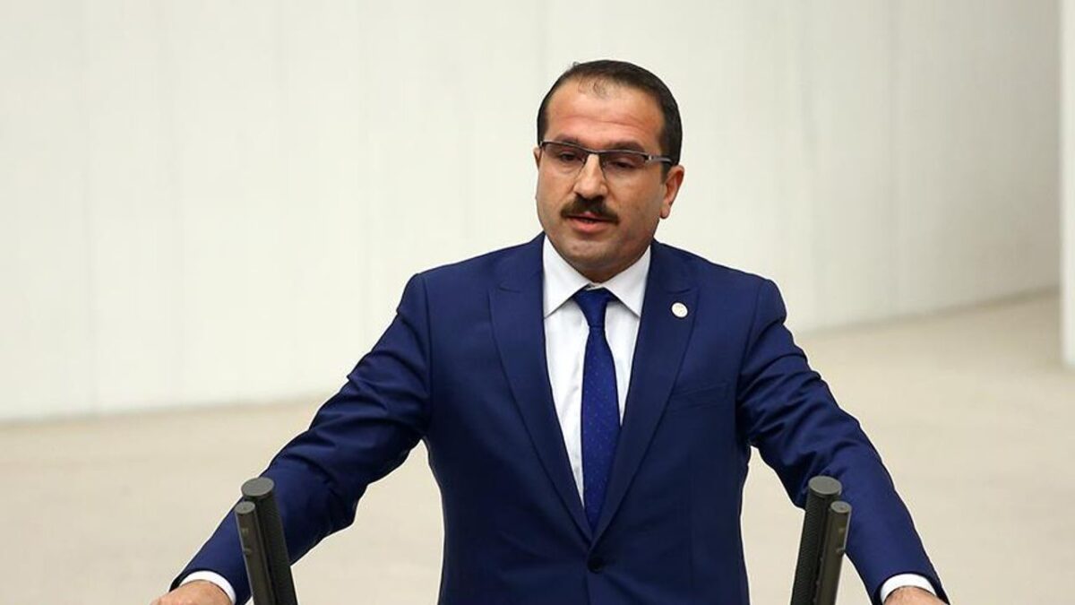 Kırkpınar’dan Tugay’a tepki: İzmirliler polemik değil, hizmet bekliyor