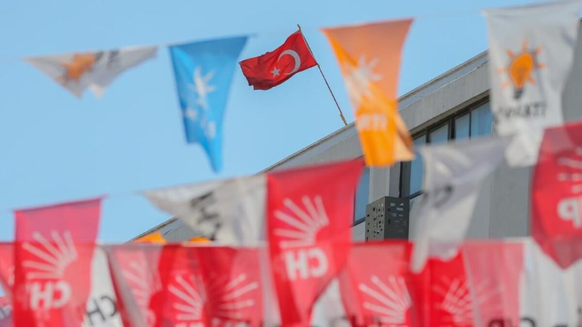 İzmir’de seçime 3 yıl kala aday hareketliliği: CHP’den 2 isim, AK Parti’den 2 isim! İzmir’de seçime 3 yıl kala aday hareketliliği: CHP’den 2 isim, AK Parti’den 2 isim!