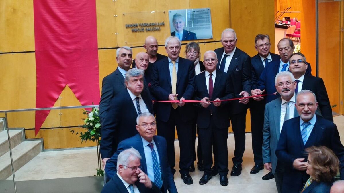 Kurdele kesildi… EBSO binası açıldı! Kurdele kesildi… EBSO binası açıldı!