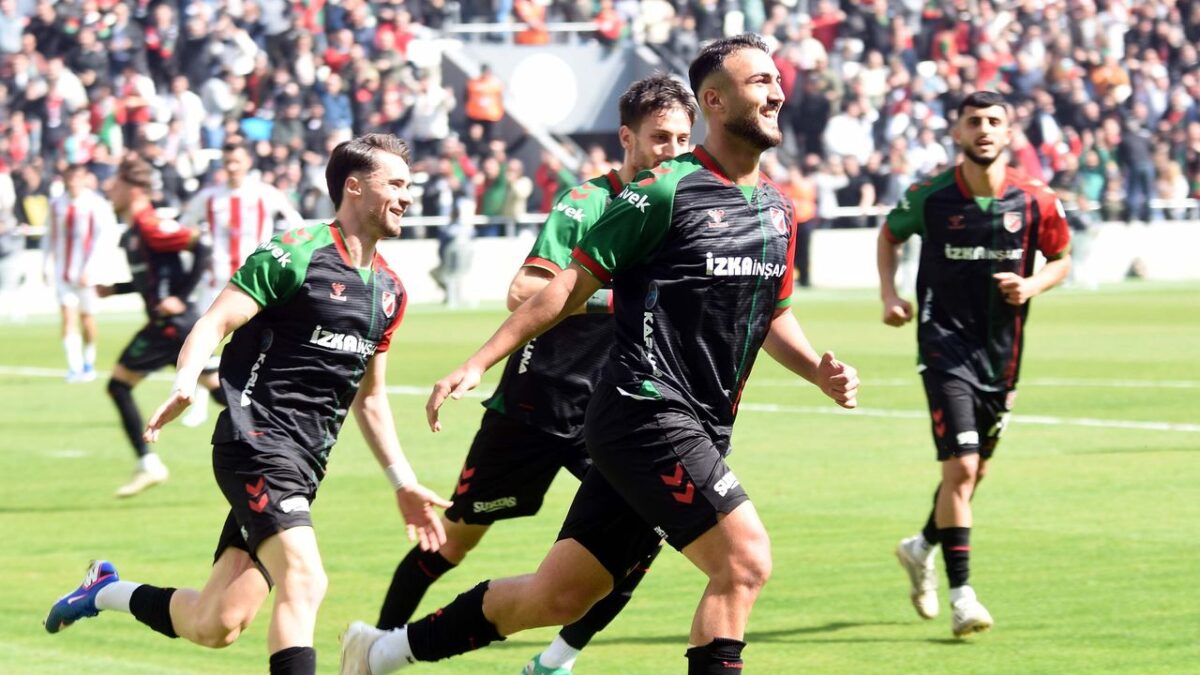 Kaf-Kaf’tan Play-Off için kritik galibiyet! Kaf-Kaf’tan Play-Off için kritik galibiyet!