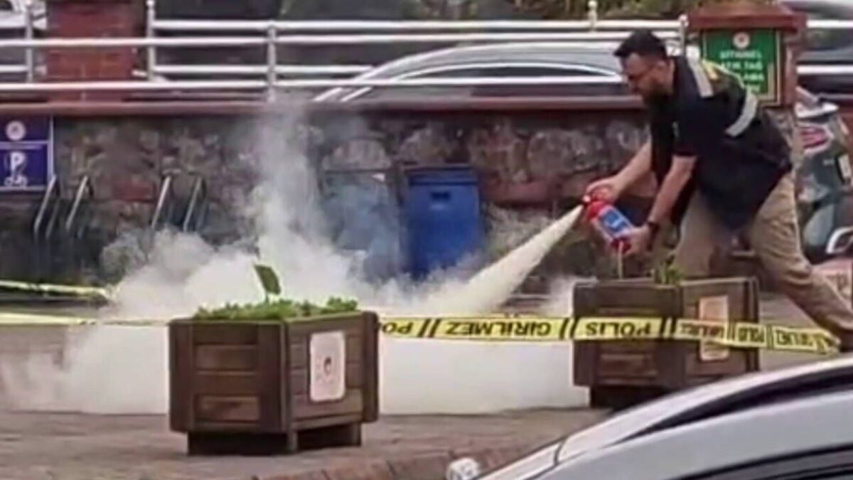 ‘Elimde bomba var’ diye bağırdı: Gözaltına alındı, çanta fünye ile patlatıldı!