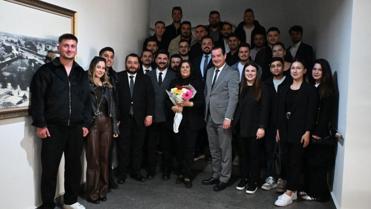 Başkan Çerçioğlu’na AK Parti Gençlik Kolları’ndan ziyaret Başkan Çerçioğlu’na AK Parti Gençlik Kolları’ndan ziyaret
