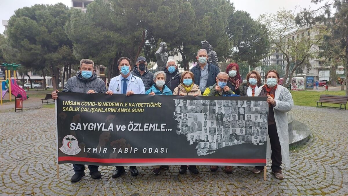 İzmir’de 1 Nisan’da 557 sağlık çalışanı anıldı İzmir’de 1 Nisan’da 557 sağlık çalışanı anıldı