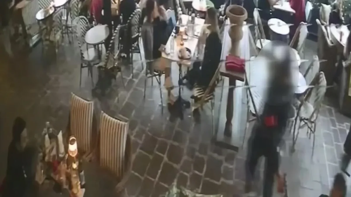 AVM’de silahlı saldırı: “Dövmen çok güzel abi” diyerek yaklaşıp bacağından vurdu