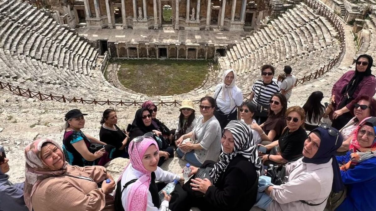 Büyükşehir’in kültür gezileriyle 9 bin 714 kadın tarih ve kültürle buluştu Büyükşehir’in kültür gezileriyle 9 bin 714 kadın tarih ve kültürle buluştu