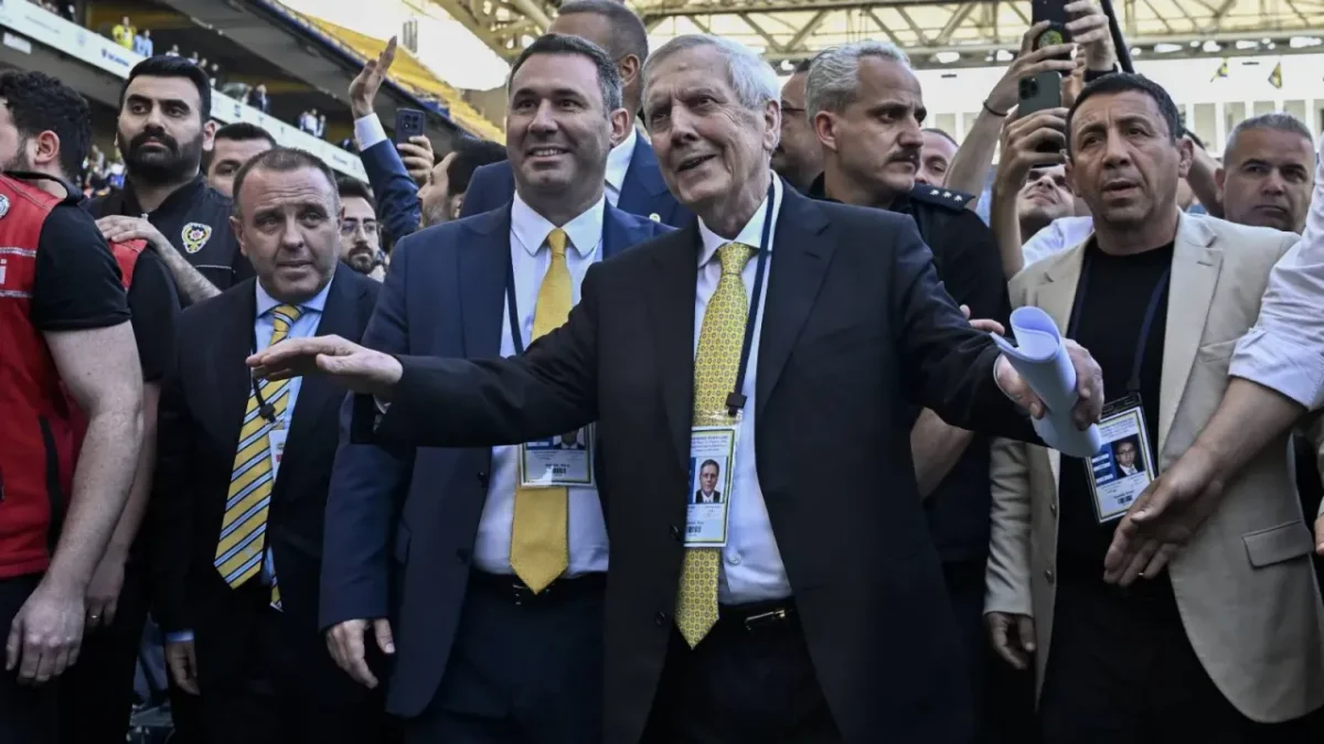 Aziz Yıldırım’dan TFF hamlesi: Yabancı kuralı için görüşme! Aziz Yıldırım’dan TFF hamlesi: Yabancı kuralı için görüşme!