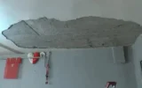 Evin tavanı oyun oynayan çocuğun üzerine çöktü! Evin tavanı oyun oynayan çocuğun üzerine çöktü!