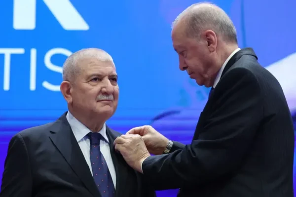 Yeni Yol’dan istifa etti AK Partiye katıldı