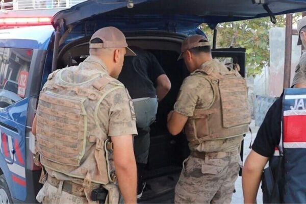 8 ilde DEAŞ operasyonu: 39 gözaltı