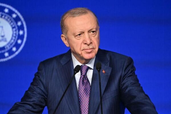 Erdoğan: 38 bin hekim dışı personel alacağız Erdoğan: 38 bin hekim dışı personel alacağız
