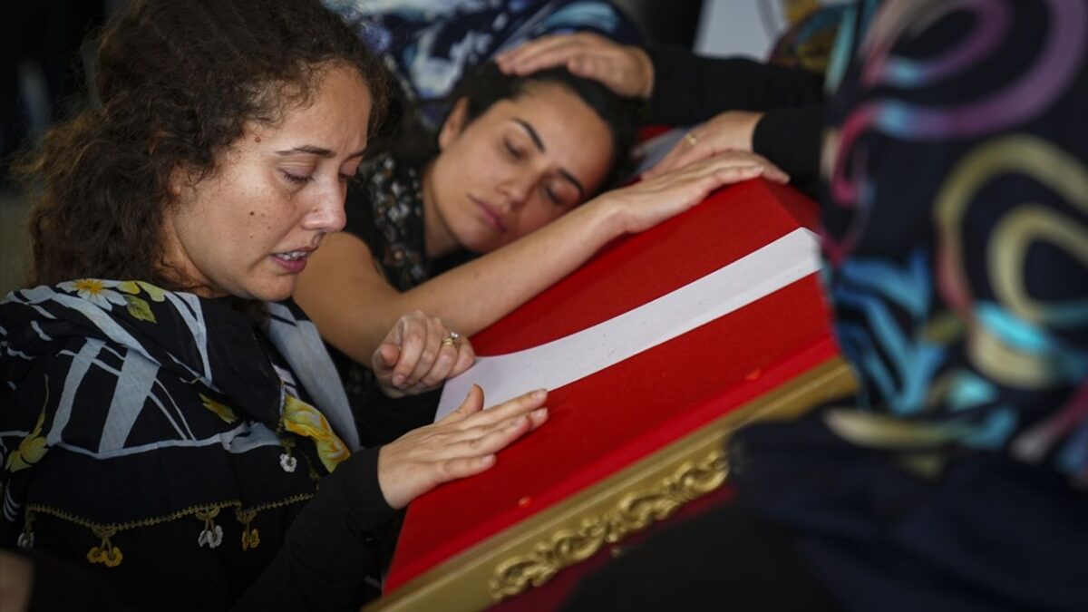 Silivri’deki faciada can vermişti: Kaptana İzmir’de acı veda! Silivri’deki faciada can vermişti: Kaptana İzmir’de acı veda!