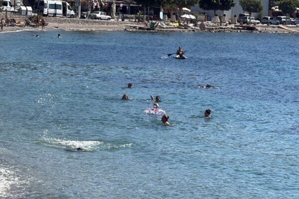 Bodrum’da ekim ayında turistlerin deniz keyf...