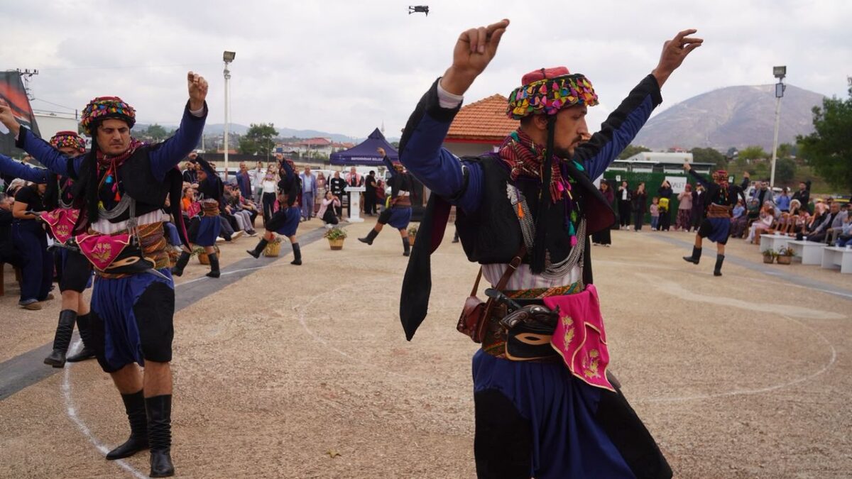 Orhanlı’da zeytin şöleni başladı: Üreticiler festivalde buluştu!